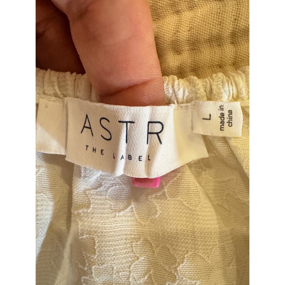 ASTR The Label White Floral Rouched Front-Clip Closed Puff Sleeve Top in Large - Picture 6 of 8
